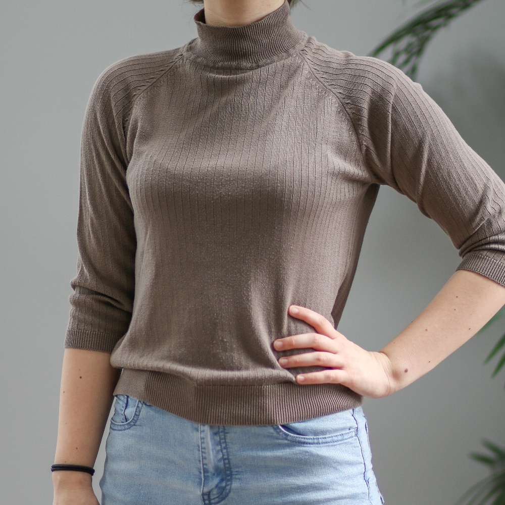 Brown 3/4in Sleeve Mock Turtleneck Size Medium